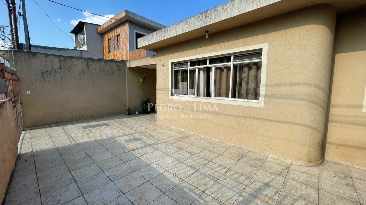 Casa térrea 2 quartos, sendo 1 suíte, 3 vagas, na Penha.
