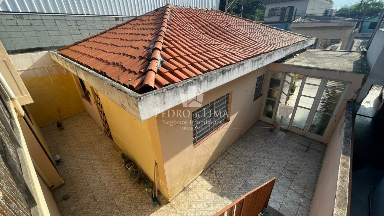 Casa térrea 2 quartos, sendo 1 suíte, 3 vagas, na Penha.