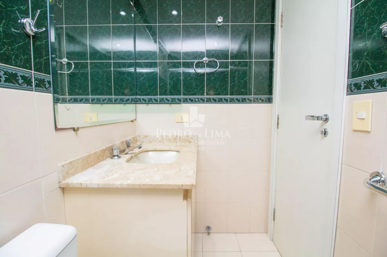Apartamento semi mobiliado com 3 quartos sendo um deles suíte no Tatuapé