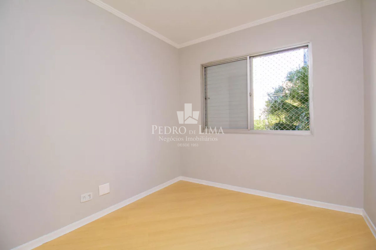 Apartamento semi mobiliado com 3 quartos sendo um deles suíte no Tatuapé