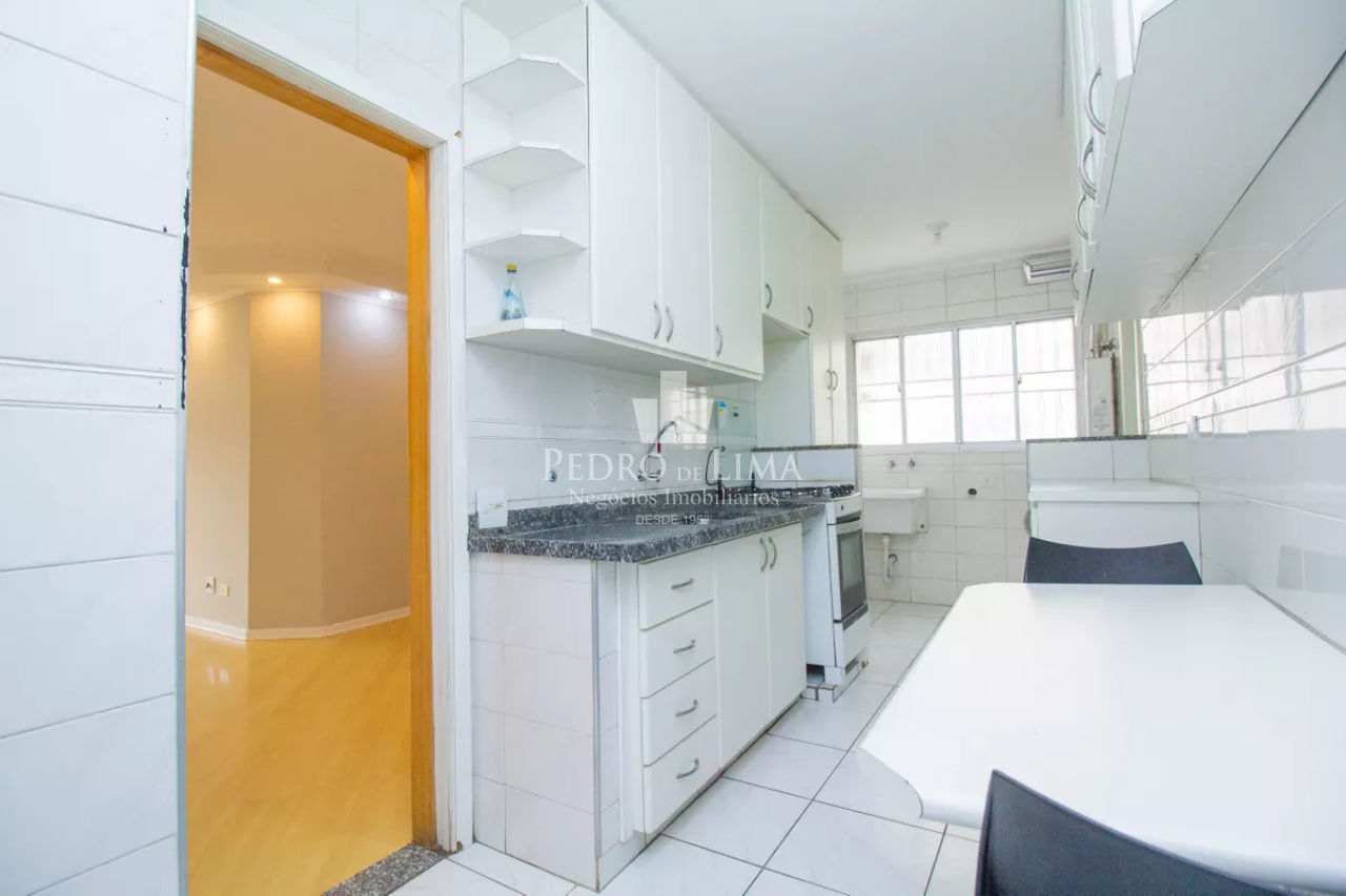 Apartamento semi mobiliado com 3 quartos sendo um deles suíte no Tatuapé