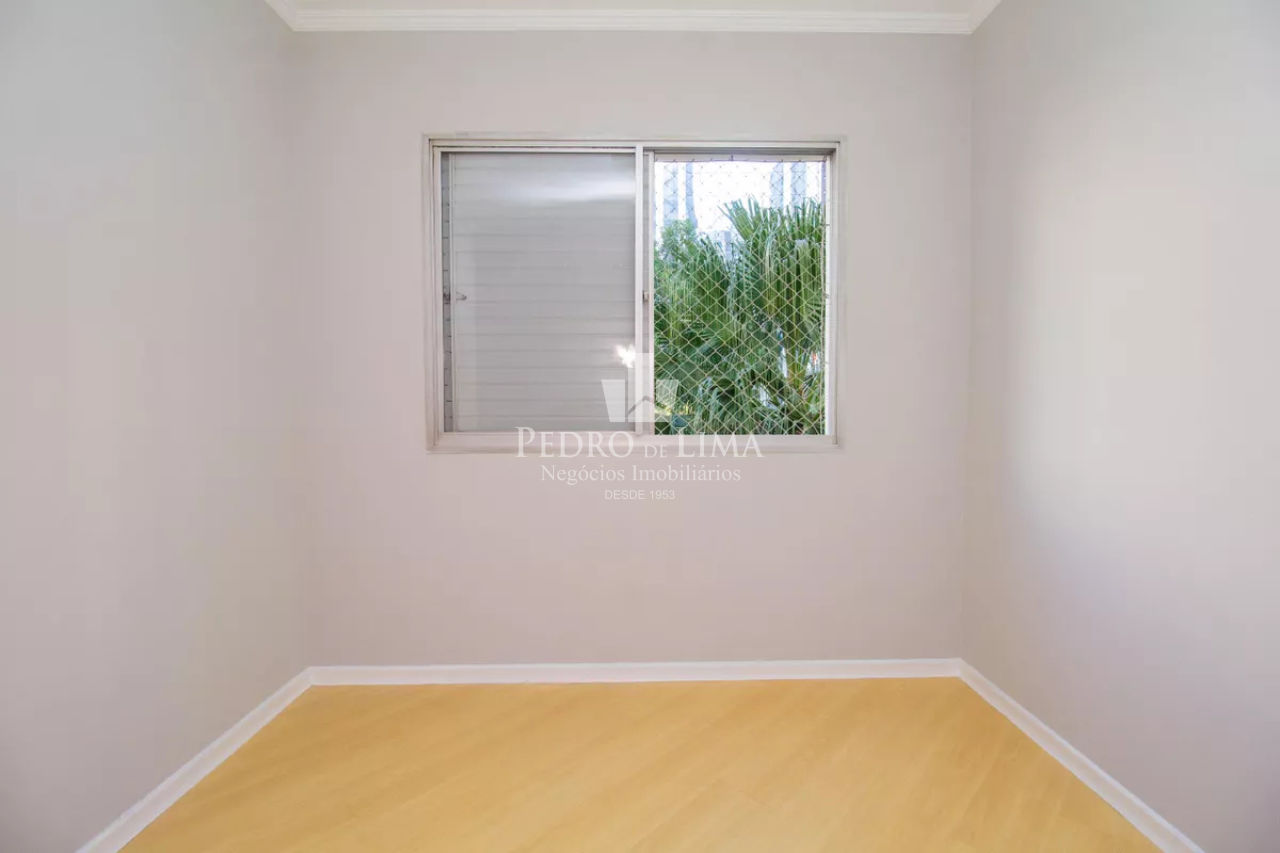 Apartamento semi mobiliado com 3 quartos sendo um deles suíte no Tatuapé