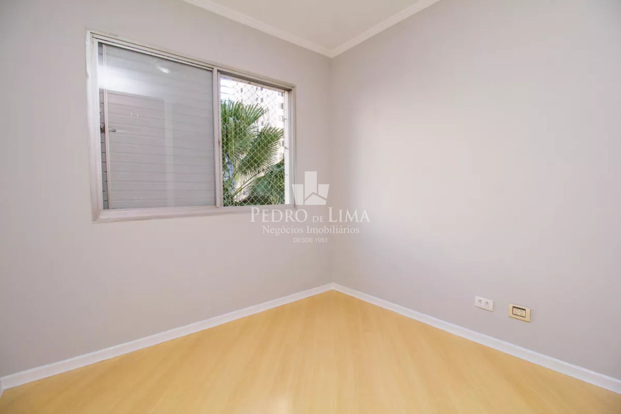 Apartamento semi mobiliado com 3 quartos sendo um deles suíte no Tatuapé