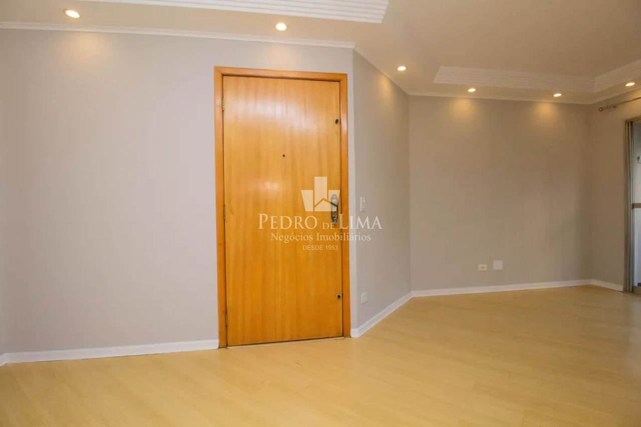 Apartamento semi mobiliado com 3 quartos sendo um deles suíte no Tatuapé