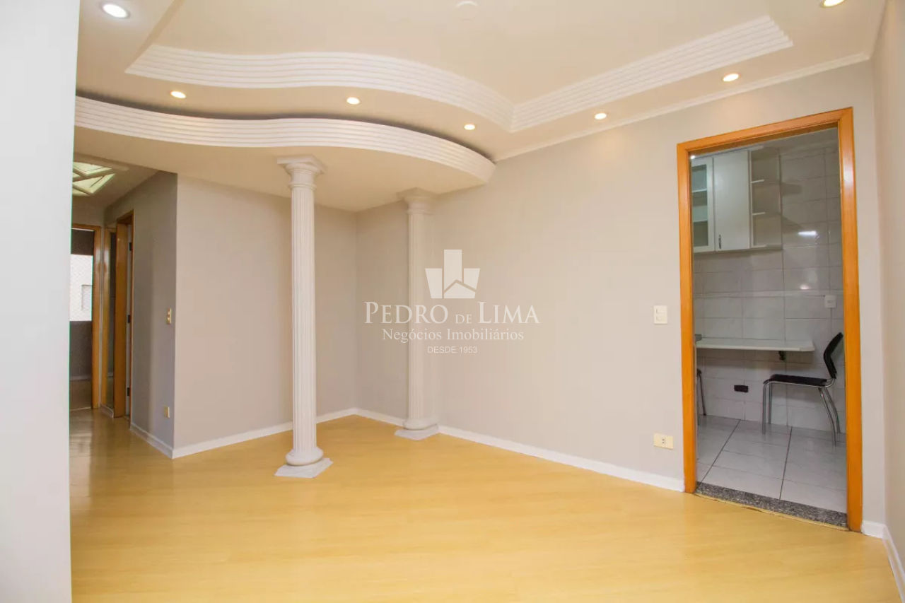 Apartamento semi mobiliado com 3 quartos sendo um deles suíte no Tatuapé