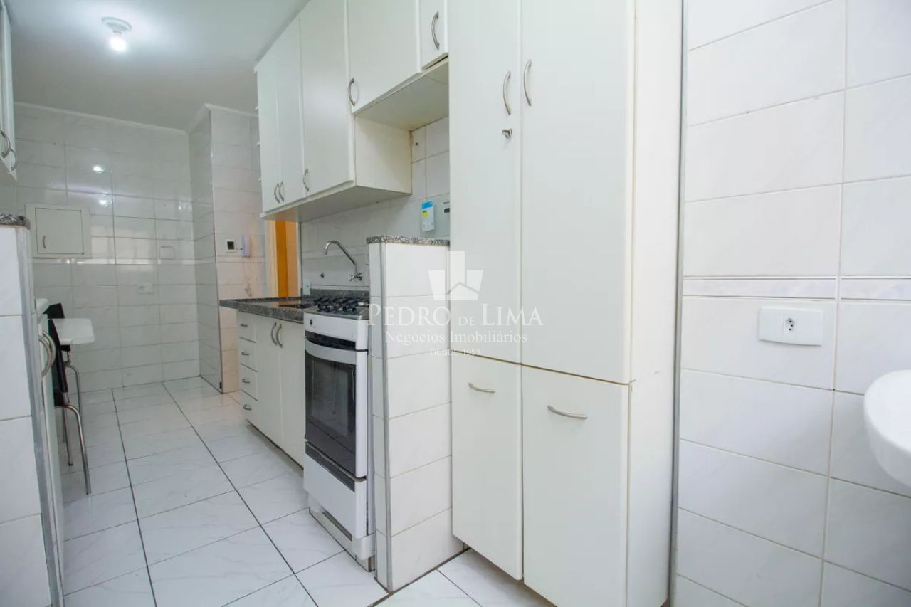Apartamento semi mobiliado com 3 quartos sendo um deles suíte no Tatuapé