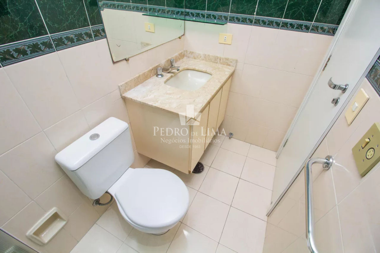 Apartamento semi mobiliado com 3 quartos sendo um deles suíte no Tatuapé