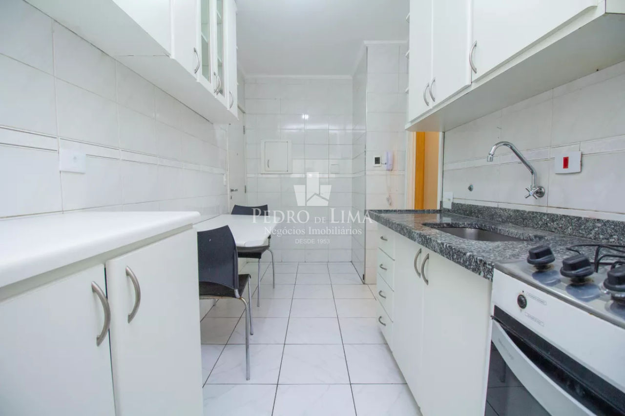 Apartamento semi mobiliado com 3 quartos sendo um deles suíte no Tatuapé