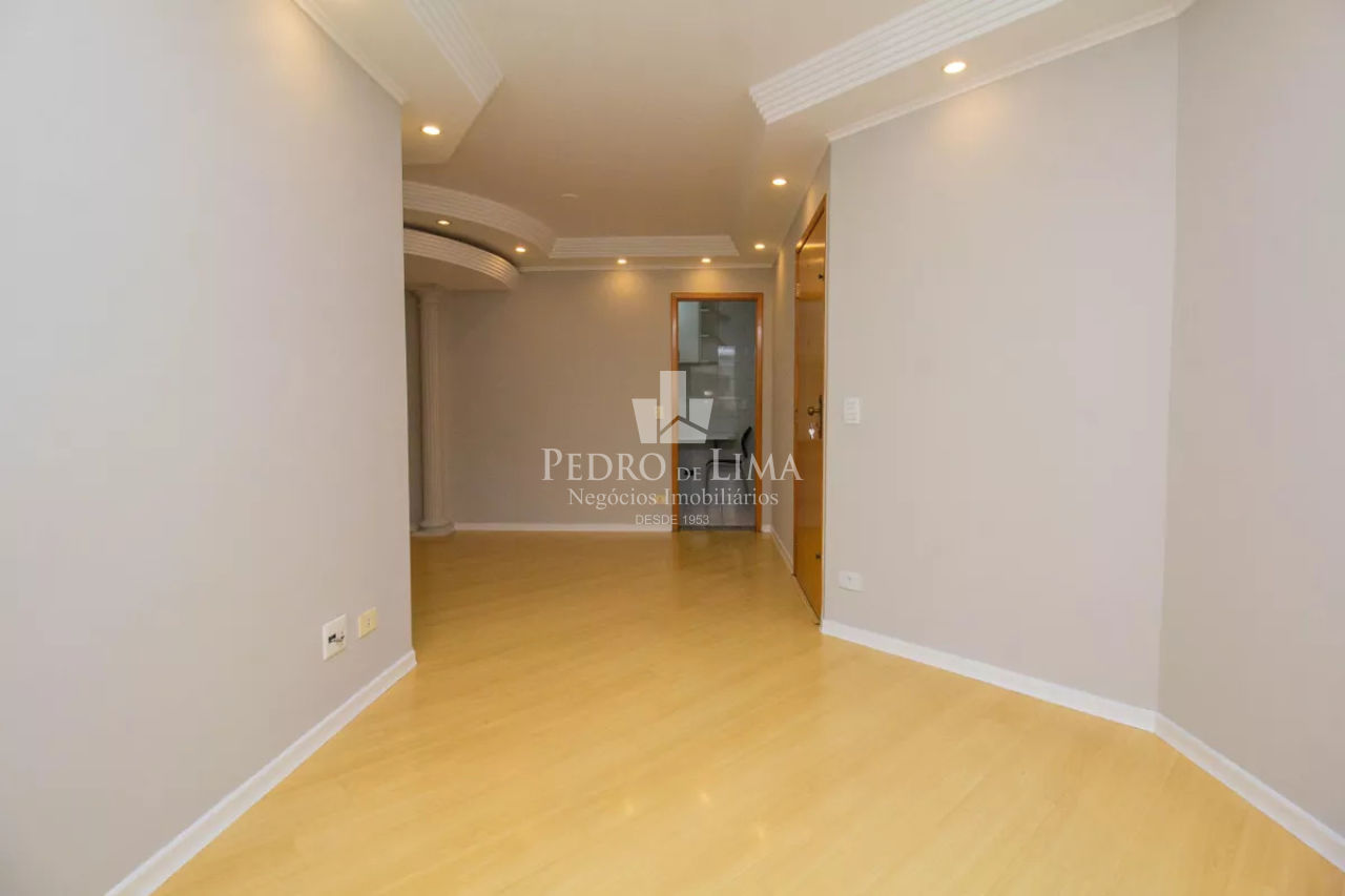 Apartamento semi mobiliado com 3 quartos sendo um deles suíte no Tatuapé