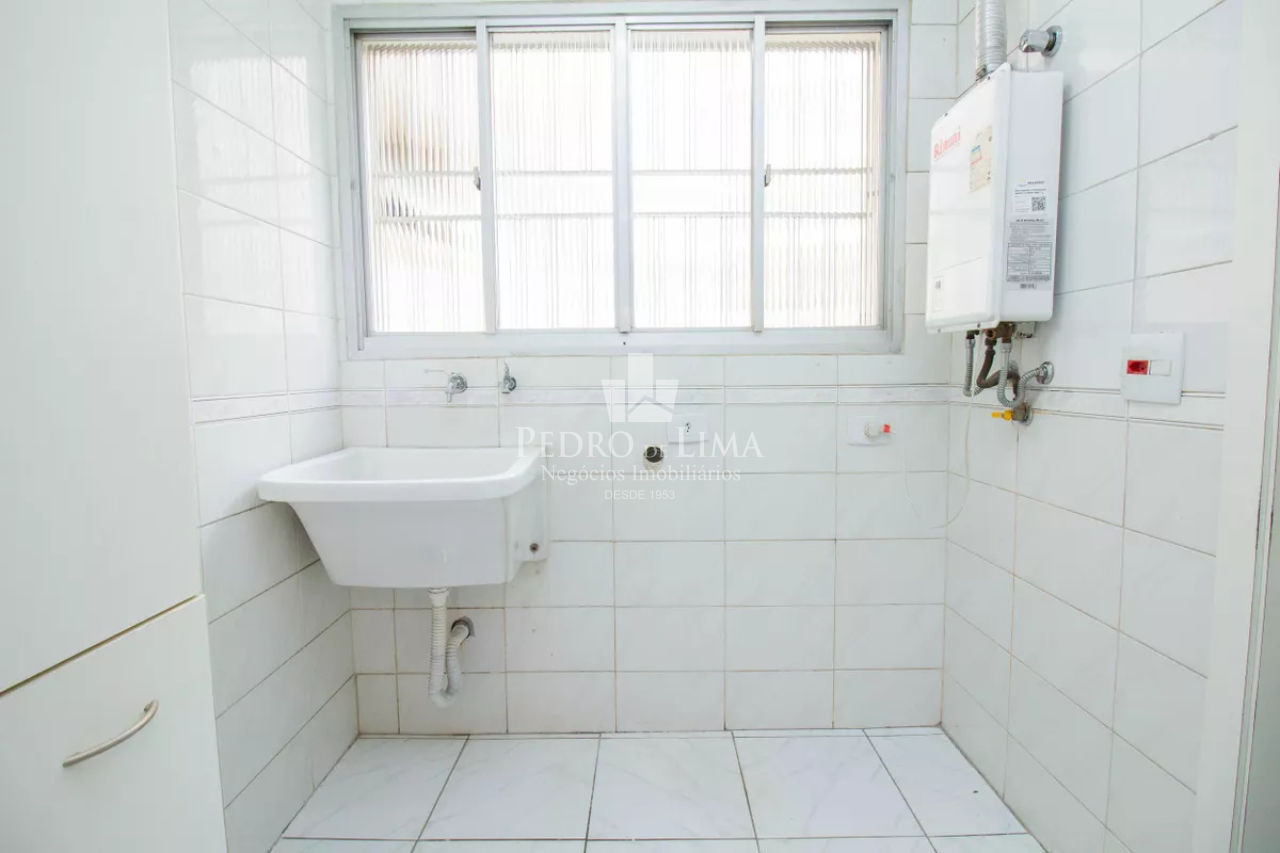 Apartamento semi mobiliado com 3 quartos sendo um deles suíte no Tatuapé