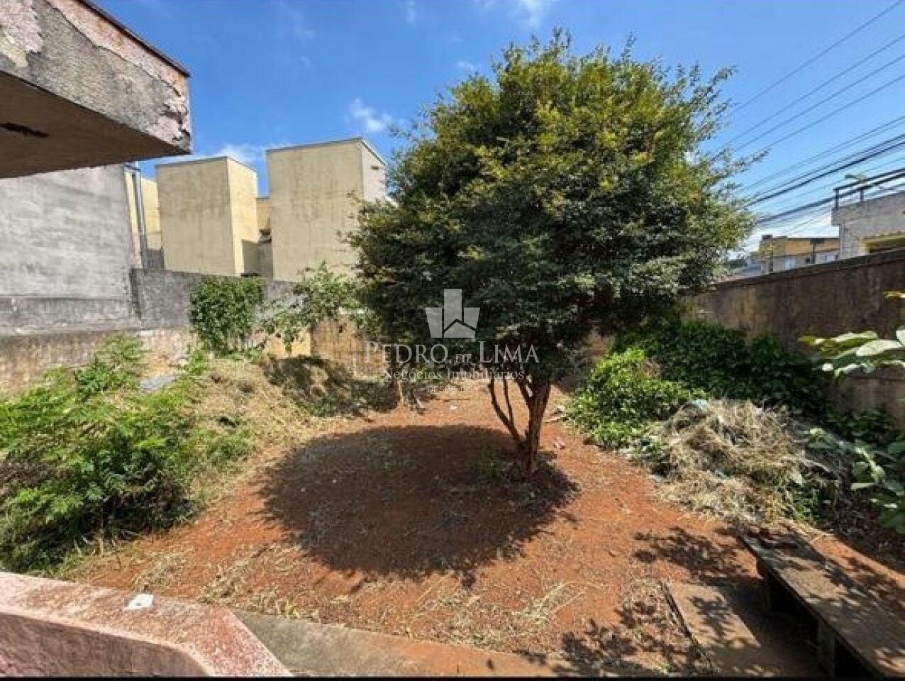 Terreno de esquina com 436 m² na Cidade A.E.Carvalho