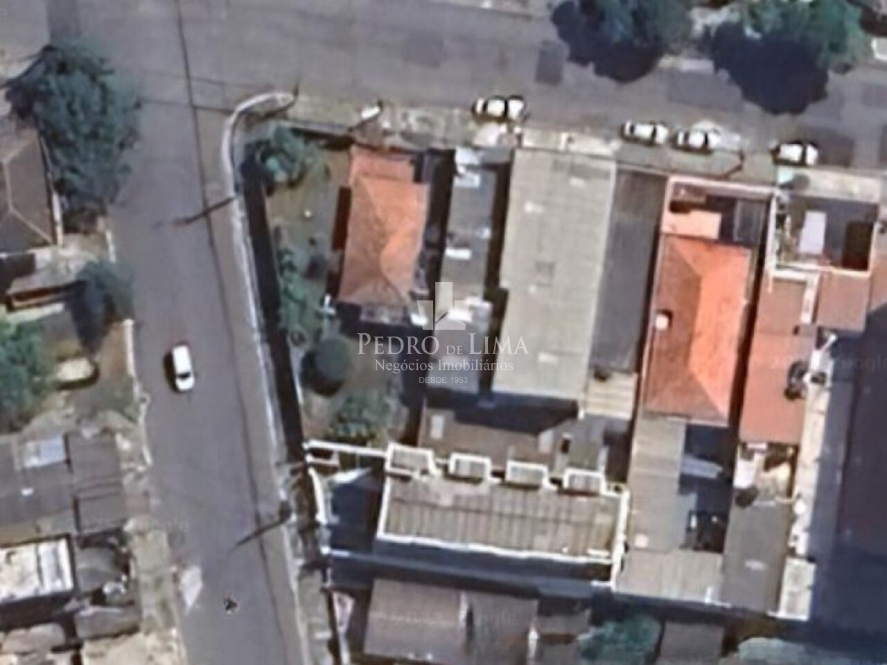 Terreno de esquina com 436 m² na Cidade A.E.Carvalho