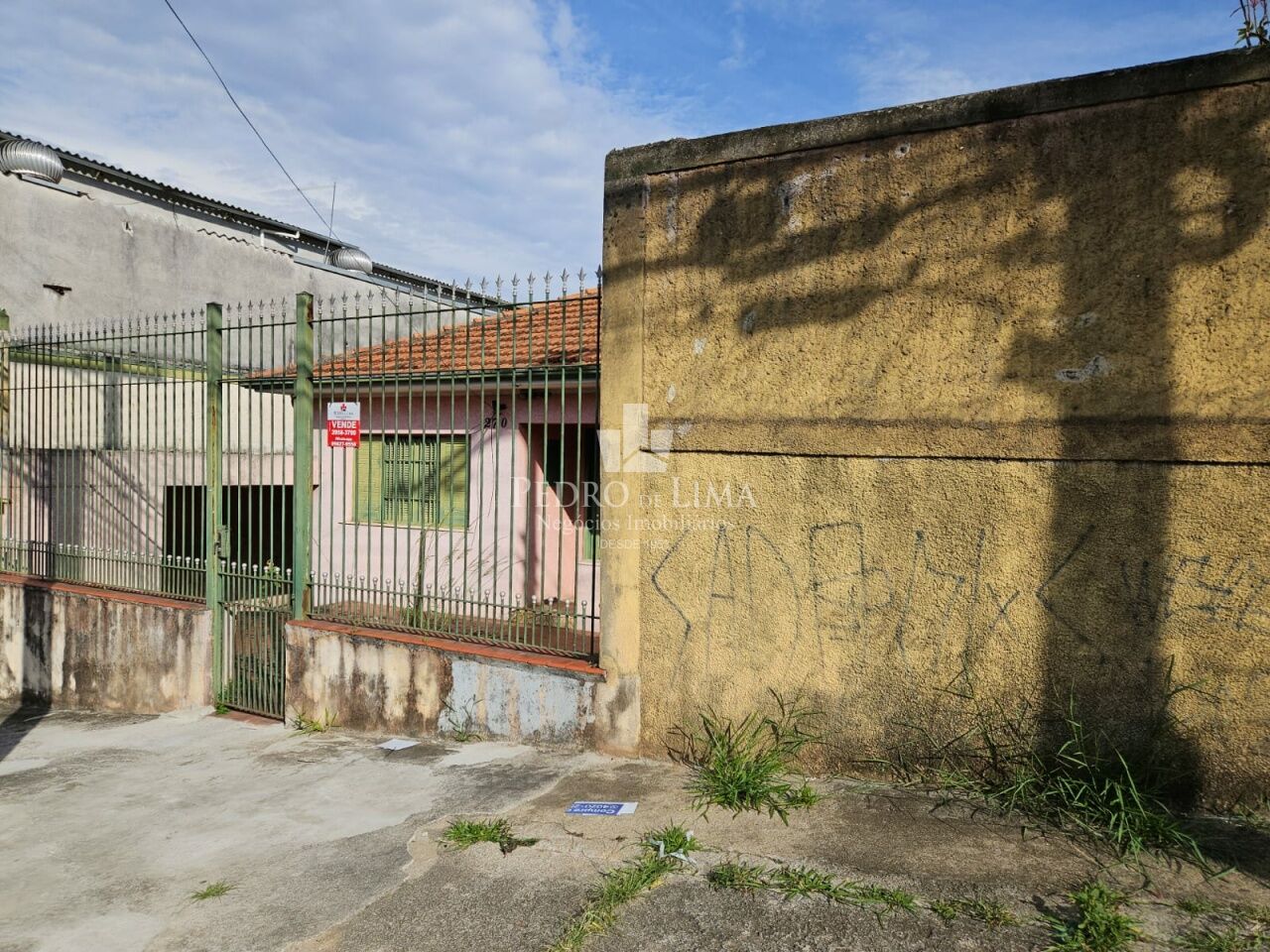 Terreno de esquina com 436 m² na Cidade A.E.Carvalho