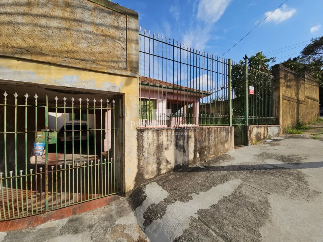 Terreno de esquina com 436 m² na Cidade A.E.Carvalho