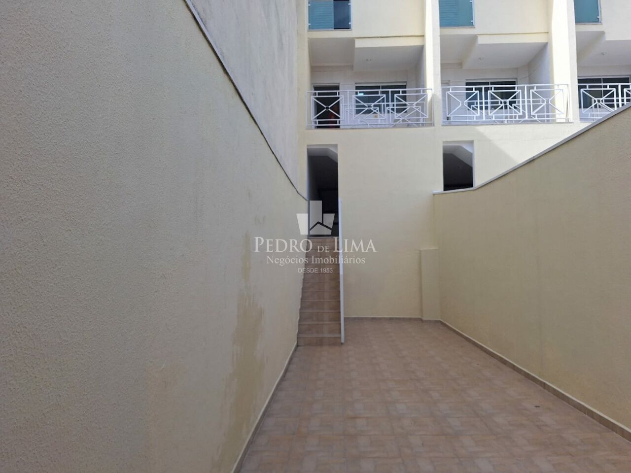 Sobrado no Patriarca com 3 suítes e 6 vagas na Vila Matilde