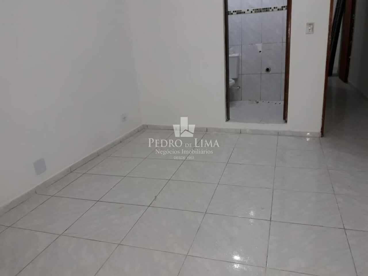 Sobrado frontal de 84m², 2 quartos suítes um com varanda e 1 vaga na região de São Miguel