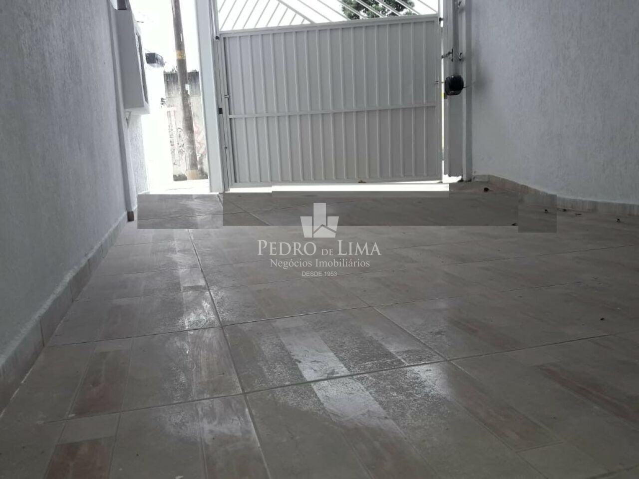 Sobrado frontal de 84m², 2 quartos suítes um com varanda e 1 vaga na região de São Miguel