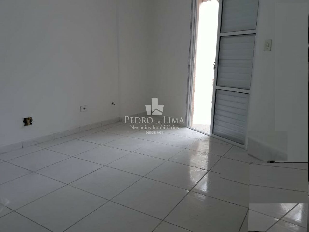 Sobrado frontal de 84m², 2 quartos suítes um com varanda e 1 vaga na região de São Miguel