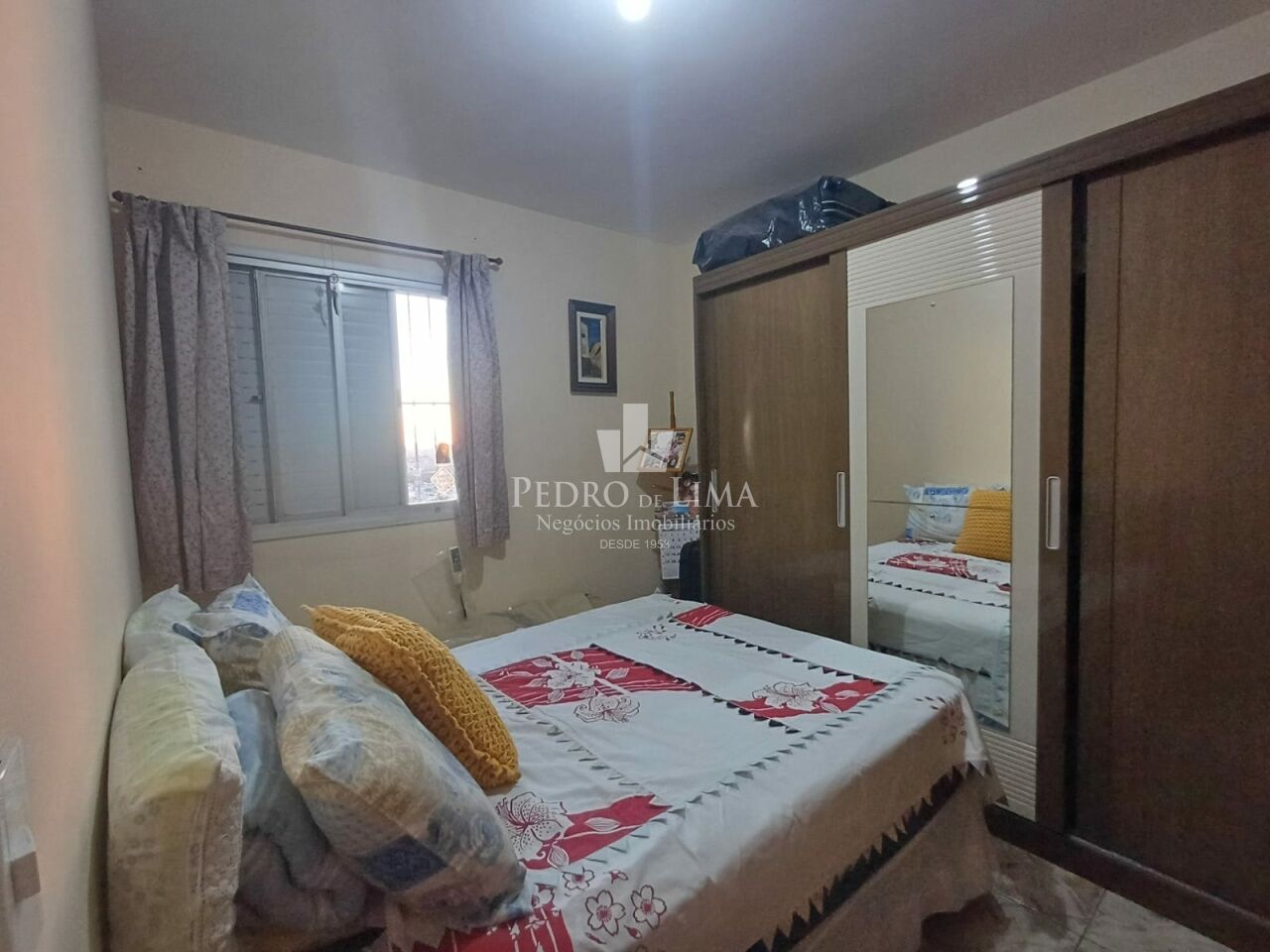 Apartamento em andar alto, com vista livre conta com 69m², 2 quartos, uma vaga de garagem na Penha