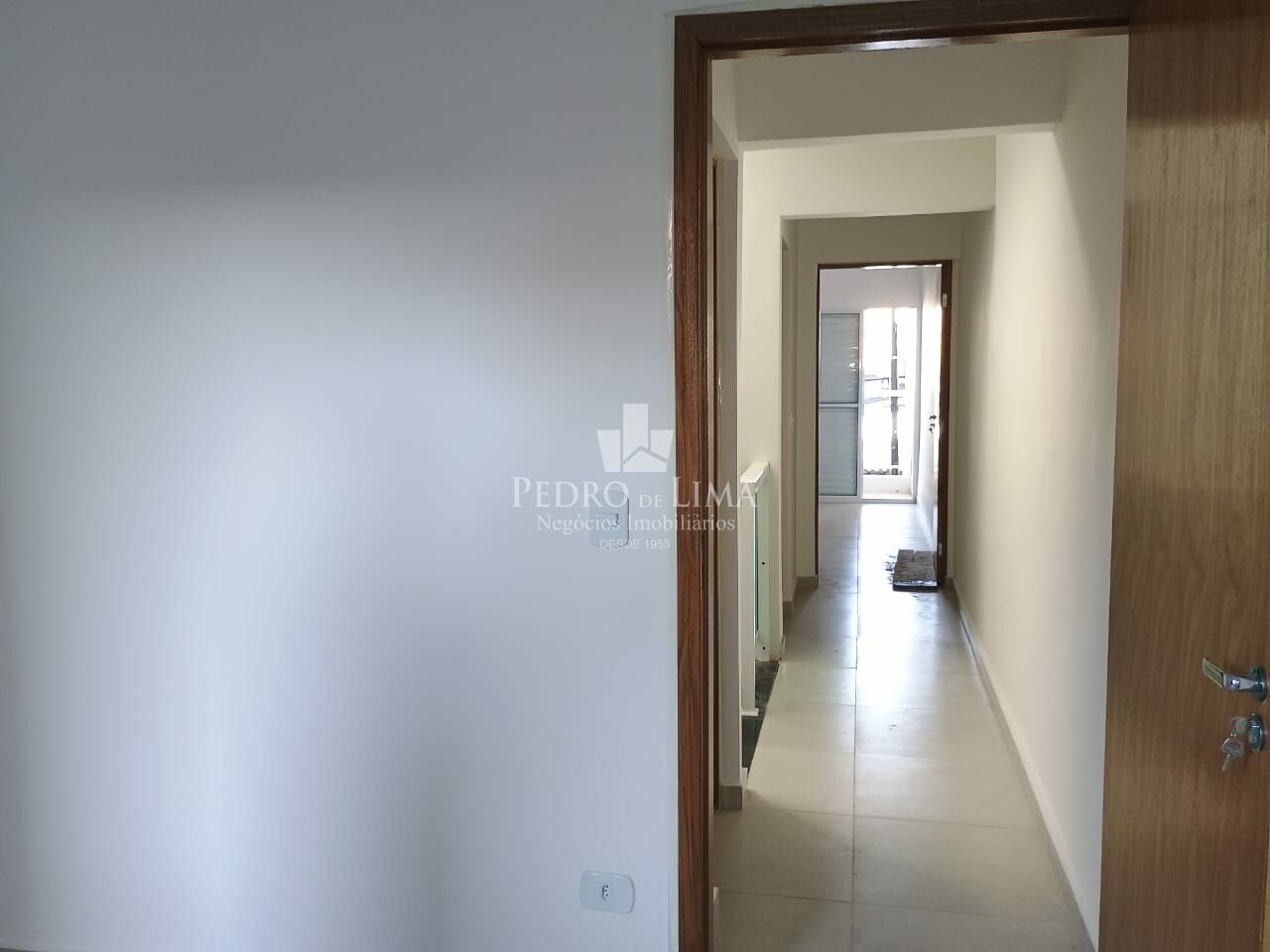 Sobrado frontal com 3 quartos sendo 1 suite, 1 vaga e sacada no Arthur Alvim