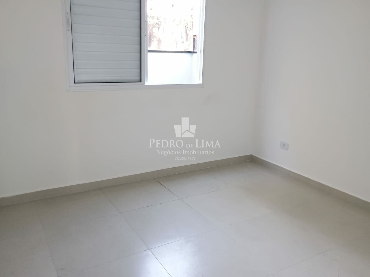 Sobrado frontal com 3 quartos sendo 1 suite, 1 vaga e sacada no Arthur Alvim