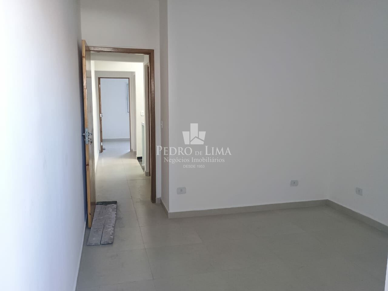 Sobrado frontal com 3 quartos sendo 1 suite, 1 vaga e sacada no Arthur Alvim