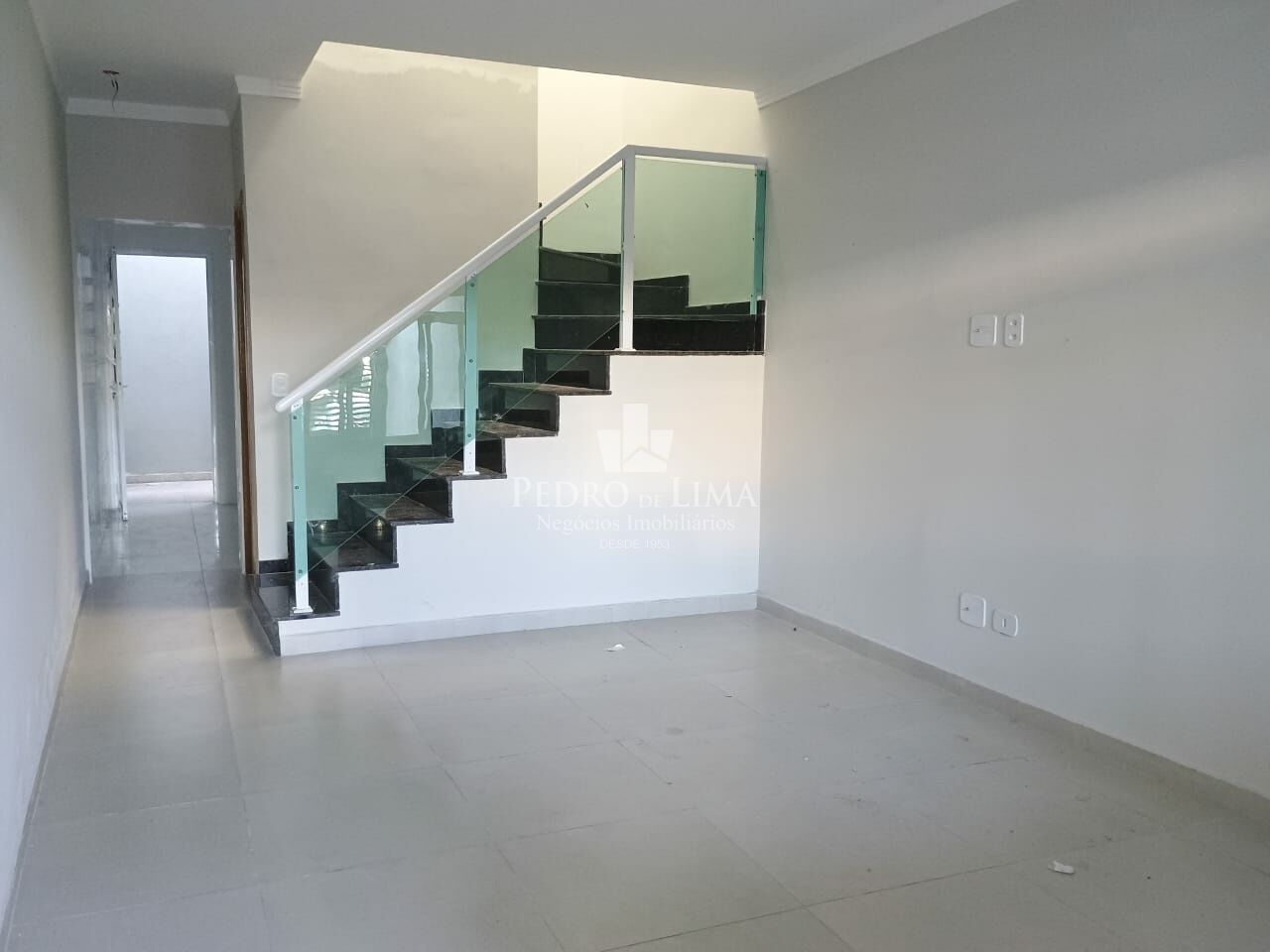 imagem do imovel Sobrado frontal com 3  quartos sendo 1 suite, 1 vaga e sacada no Arthur Alvim  ref: PE42985