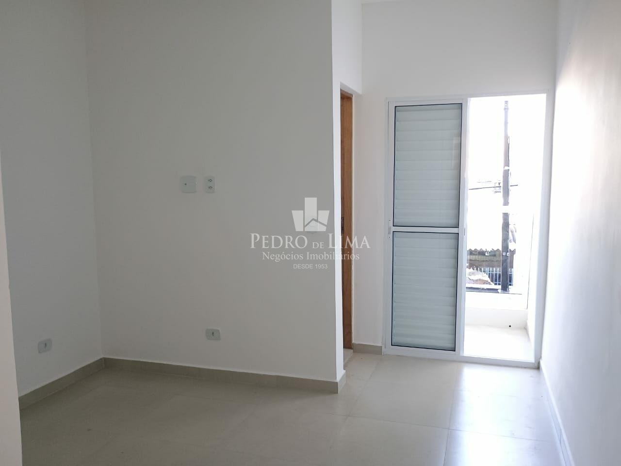 Sobrado frontal com 3 quartos sendo 1 suite, 1 vaga e sacada no Arthur Alvim