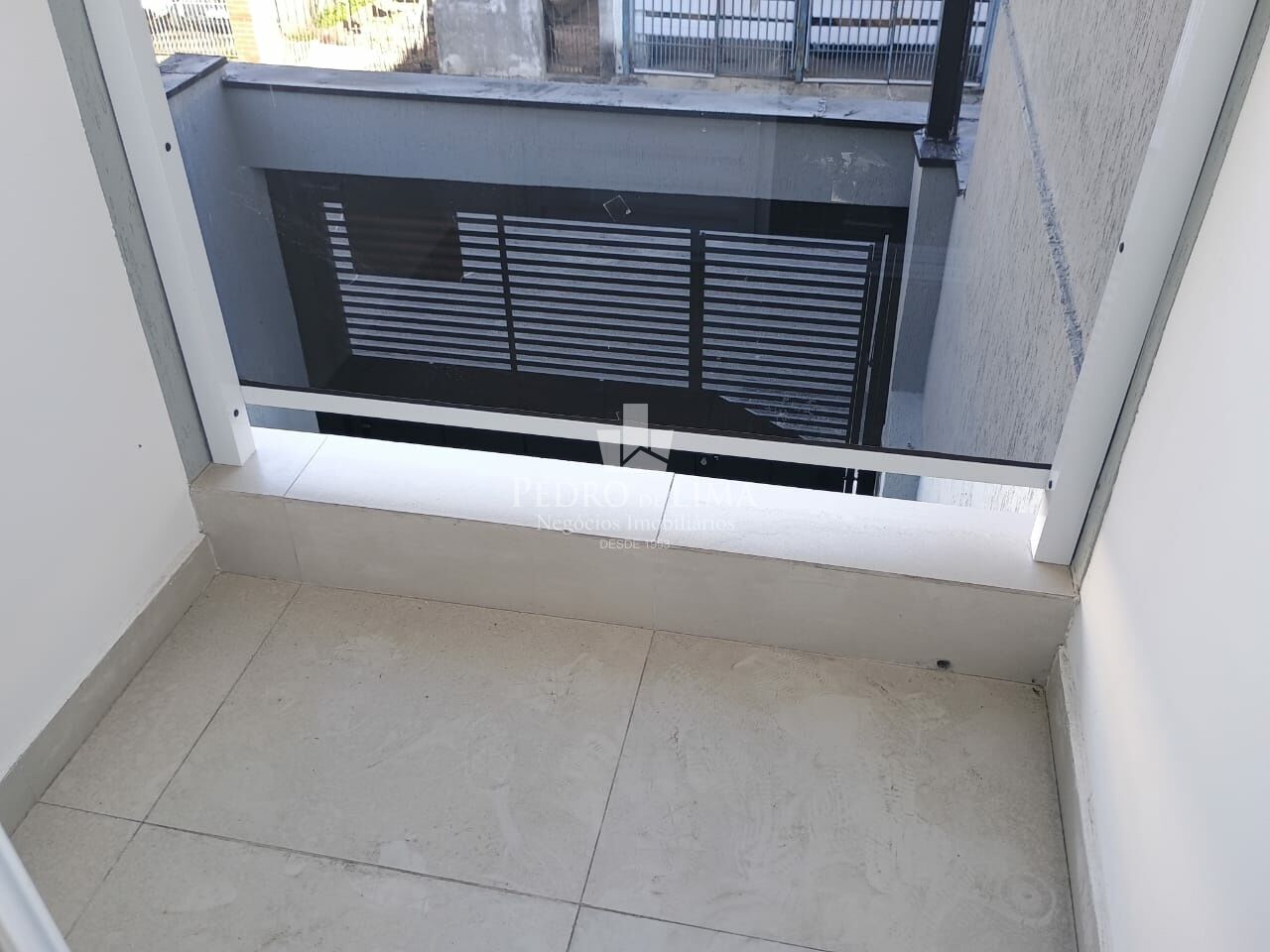 Sobrado frontal com 3 quartos sendo 1 suite, 1 vaga e sacada no Arthur Alvim