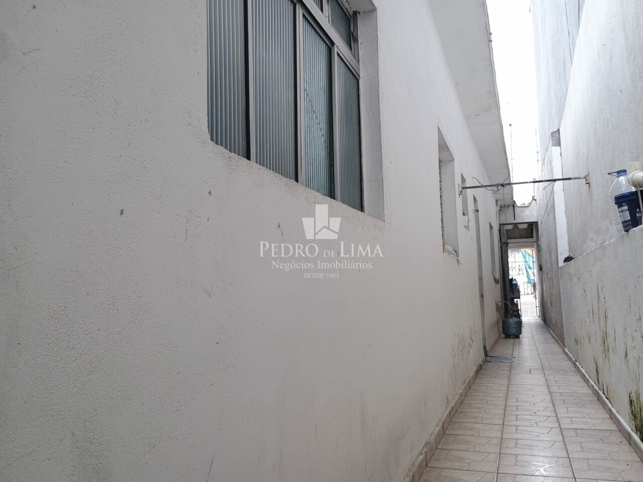 Casa terrea com 2 quartos, e um salão comercial na frente - Vila Jacui 