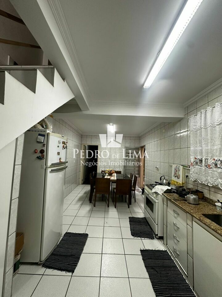 imagem do imovel Sobrado de 3 dormitórios com 2 banheiros e 2 vagas na Vila Jacui ref: PE43058