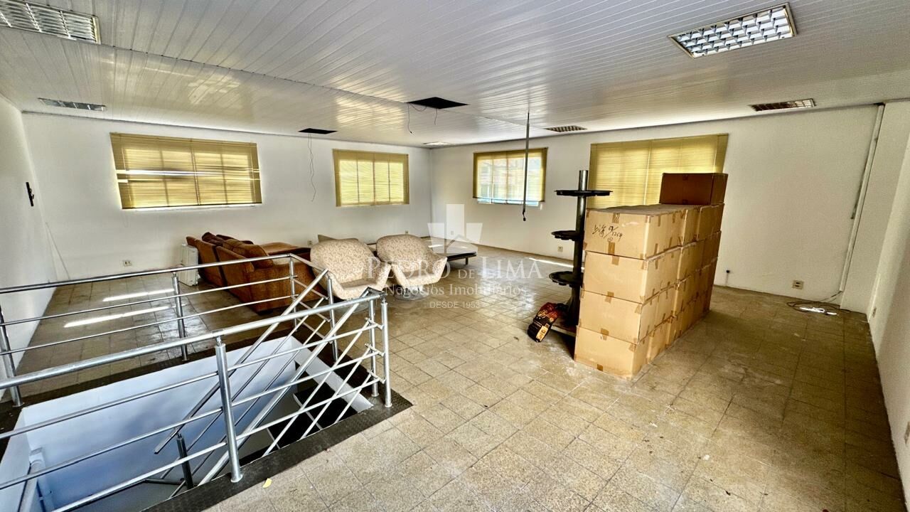 Prédio Comercial na Penha com 498 metros de área útil.