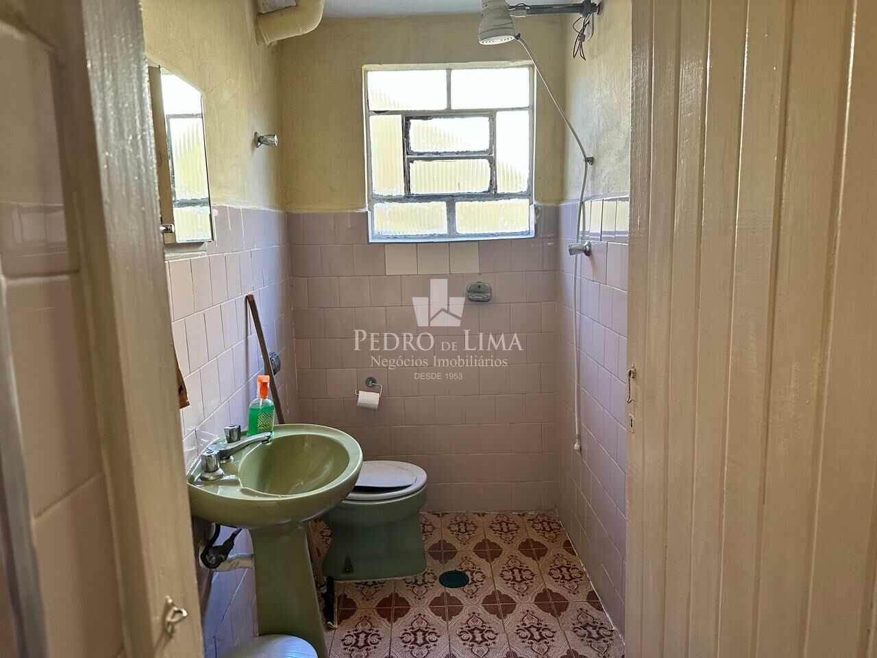Casa  terrea     condução  na  porta no Cangaíba