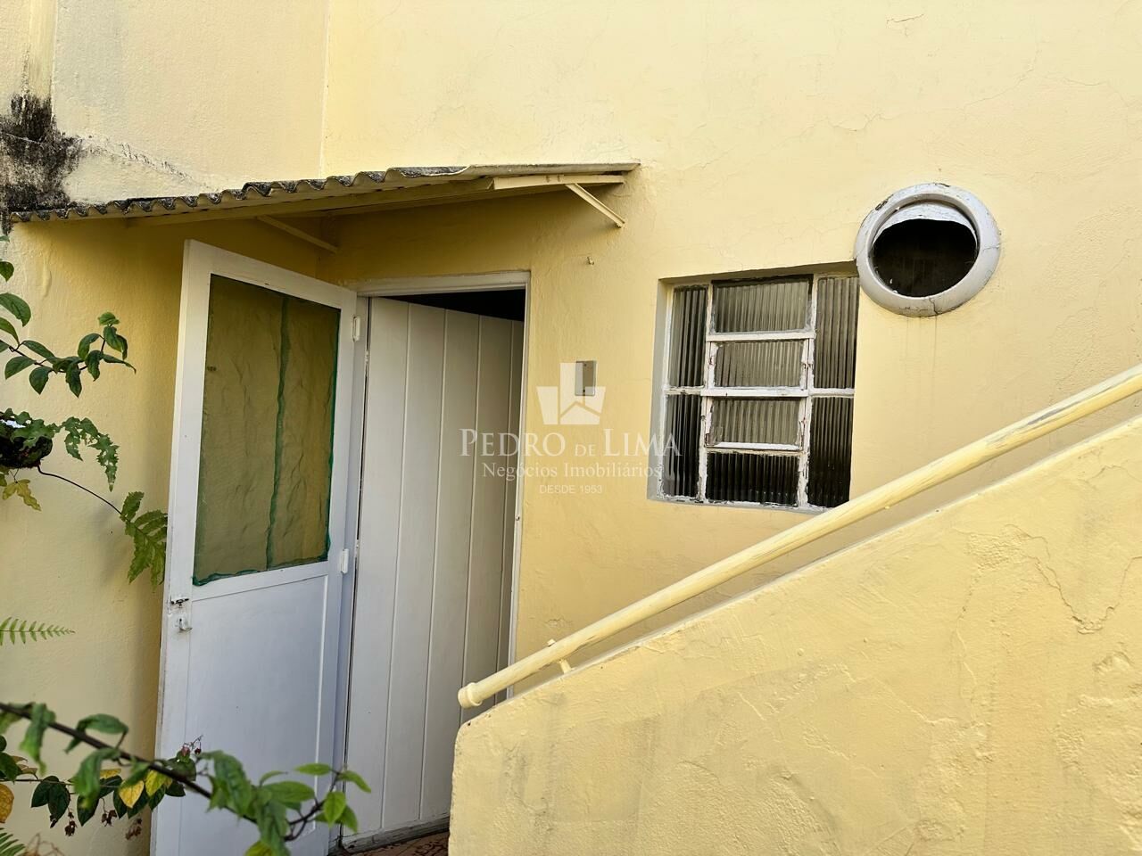 Casa  terrea     condução  na  porta no Cangaíba