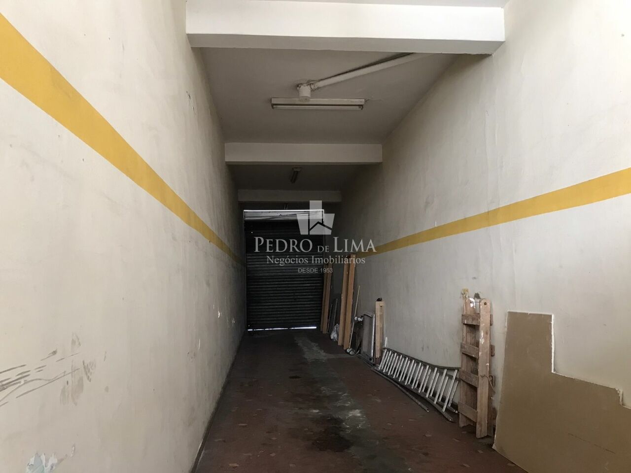 Conjunto de Salões na Av. Itinguçu , com 2.400 m² útil, no Melhor Ponto Comercial da Vila Ré! 