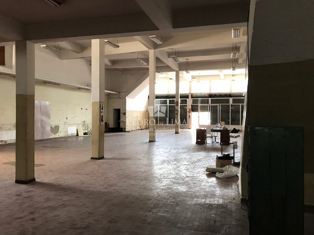 imagem do imovel Conjunto de Salões na Av. Itinguçu , com 2.400 m² útil, no Melhor Ponto Comercial da Vila Ré!  ref: PE43143