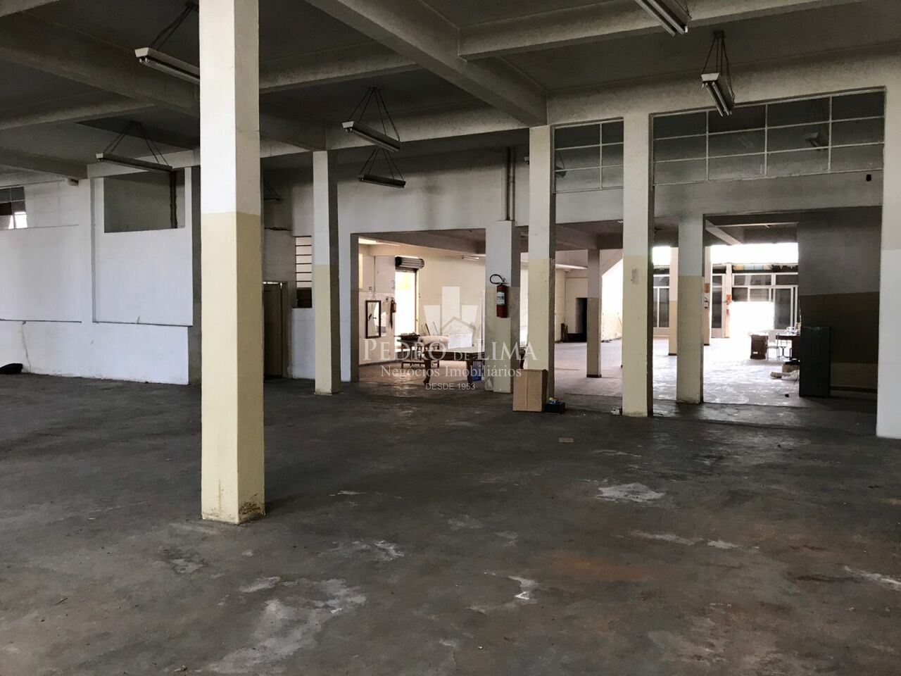 imagem do imovel Conjunto de Salões na Av. Itinguçu , com 2.400 m² útil, no Melhor Ponto Comercial da Vila Ré!  ref: PE43143