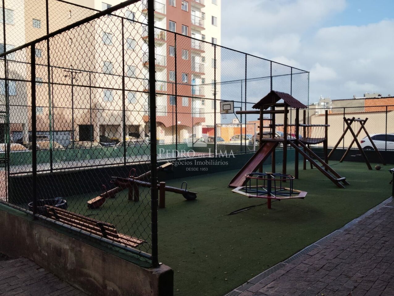 Apartamento de 2 Dormitórios, sala, cozinha e 1 vaga na Vila Curuça