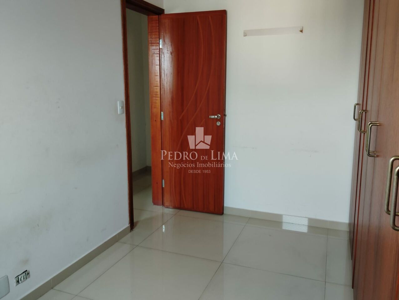 Apartamento de 2 Dormitórios, sala, cozinha e 1 vaga na Vila Curuça
