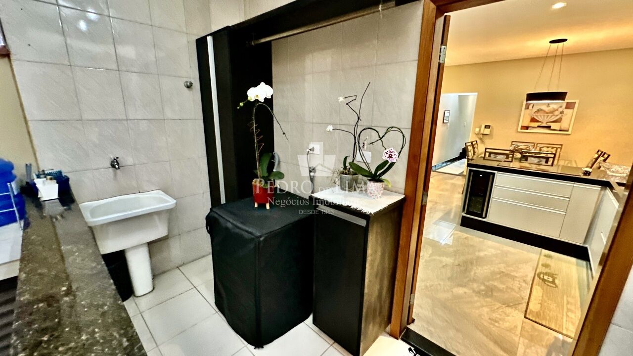Sobrado frontal 3 Quartos, 1 Suite e 3 Vagas/ Penha