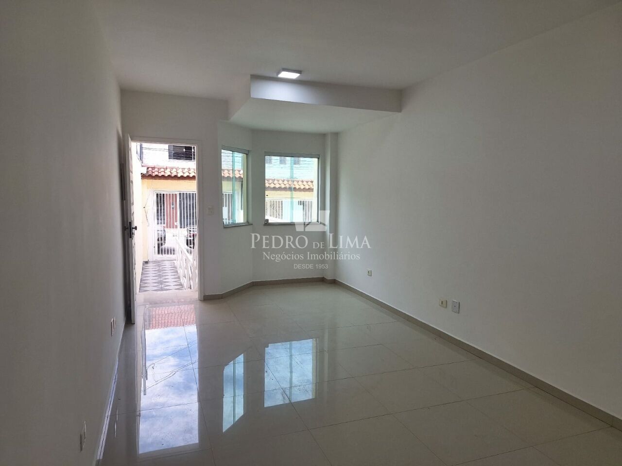 imagem do imovel Sobrado no Patriarca com 3 suítes e 6 vagas ref: PE43165