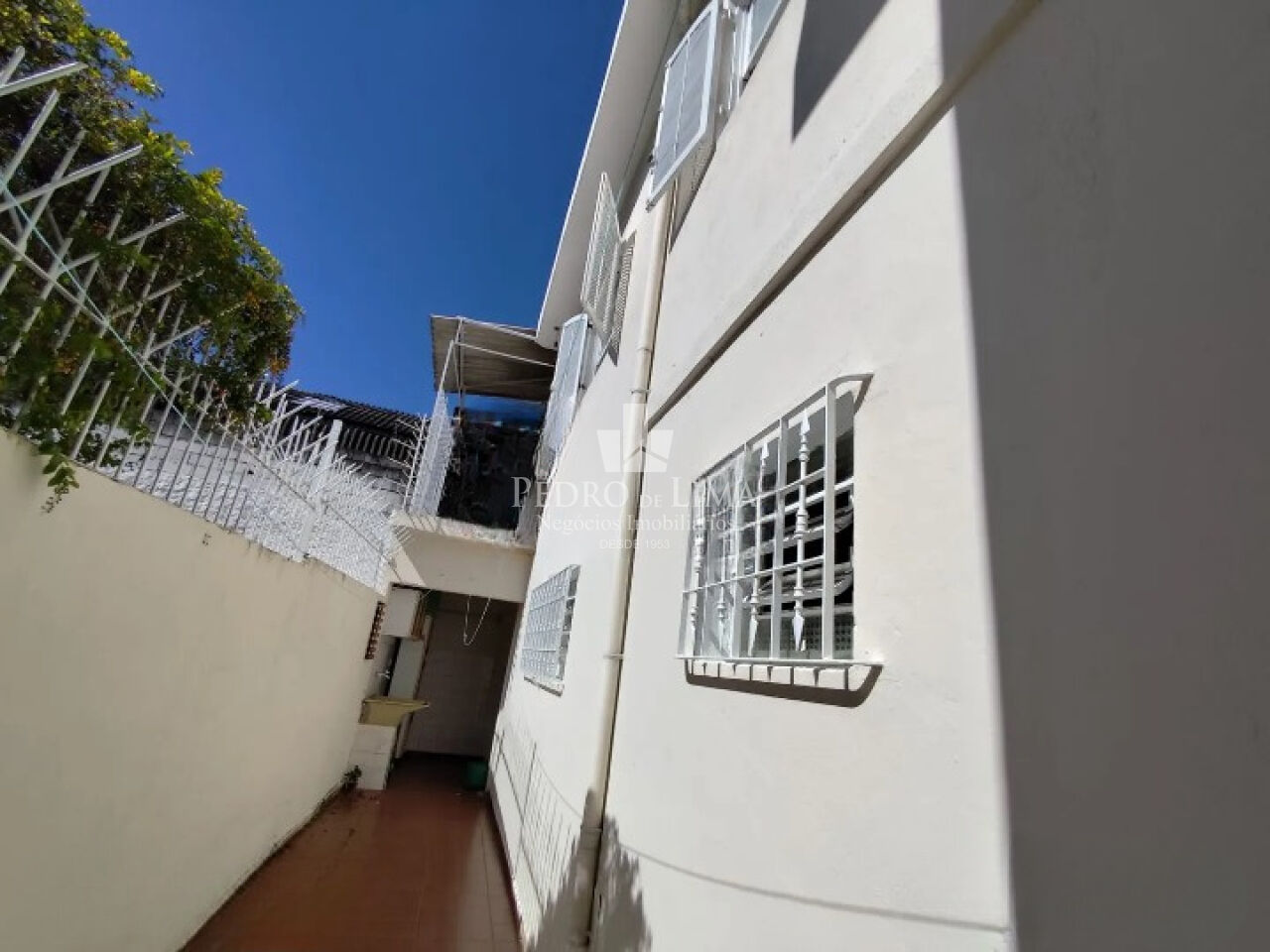 Sobrado frontal 3 dormitórios vaga coberta em São Miguel.