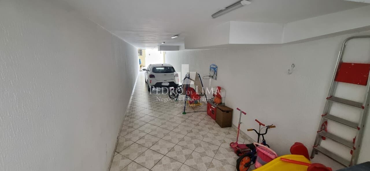 Sobrado frontal espaçoso  á venda  com 3 quartos, sendo 1 suíte e 4 vagas de garagem na Penha