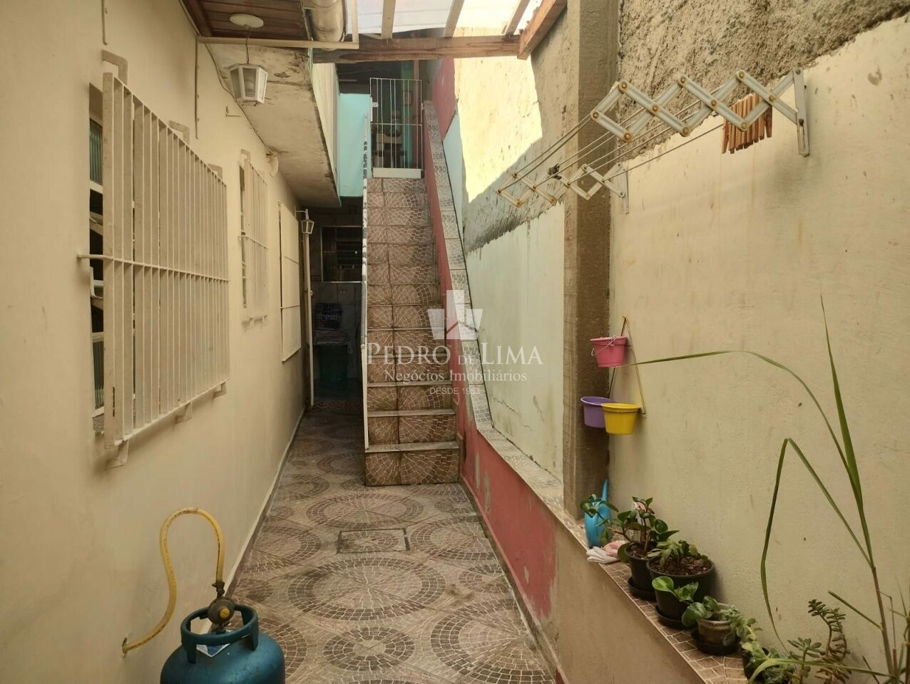 Casa terrea de 3 dormitorios sendo 1 suite e 2 vagas de garagem no Cangaíba