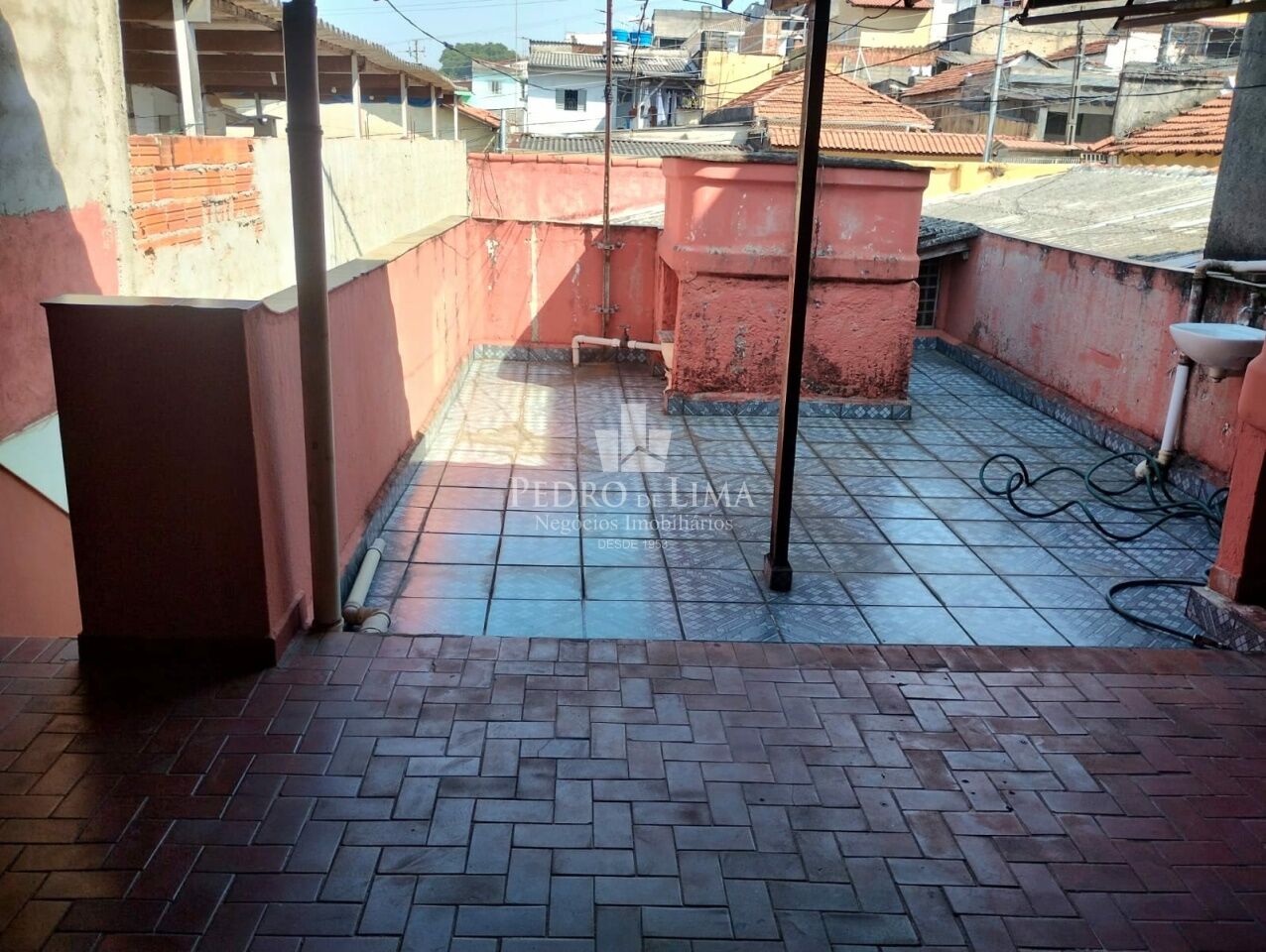 Casa terrea de 3 dormitorios sendo 1 suite e 2 vagas de garagem no Cangaíba