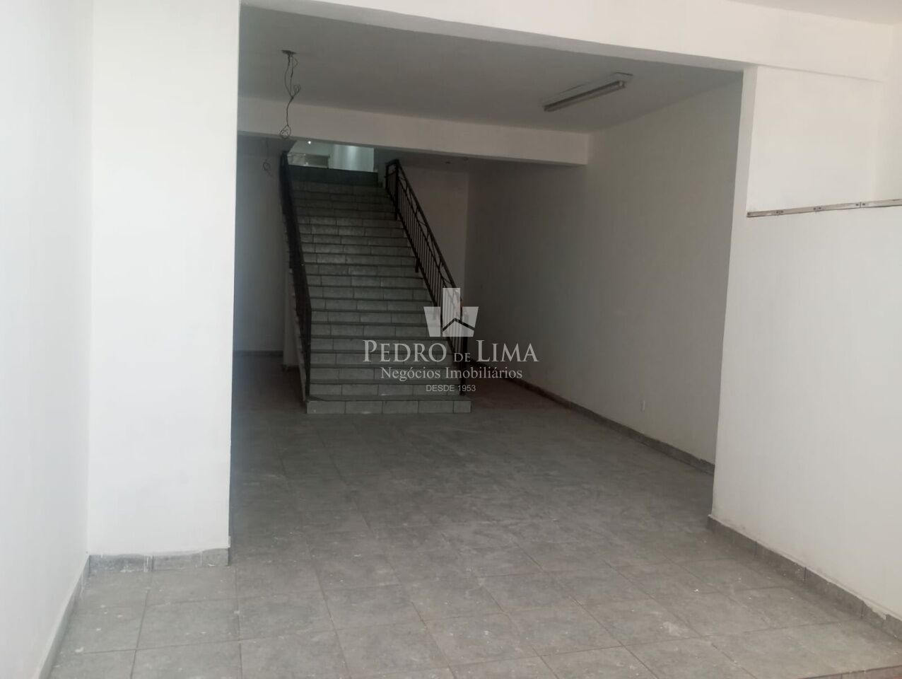 Salão Comercial 180m² , 2 vagas de garagem na Avenida Cangaíba