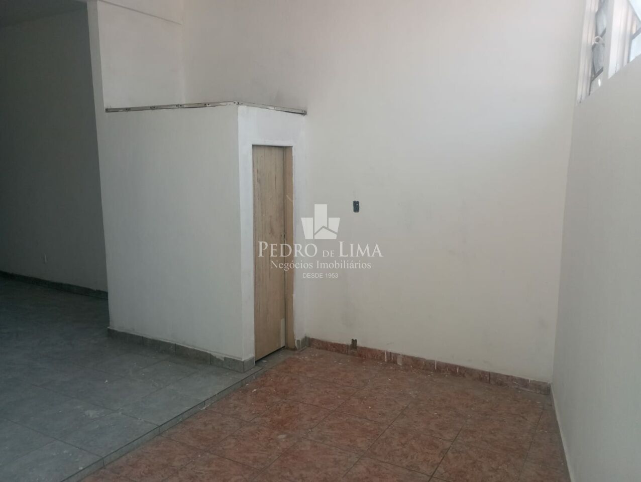 Salão Comercial 180m² , 2 vagas de garagem na Avenida Cangaíba