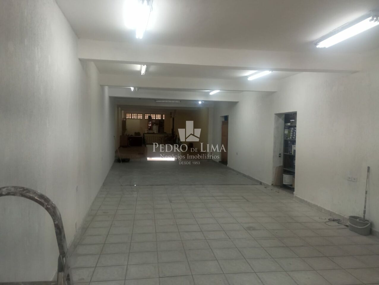 Salão Comercial 180m² , 2 vagas de garagem na Avenida Cangaíba