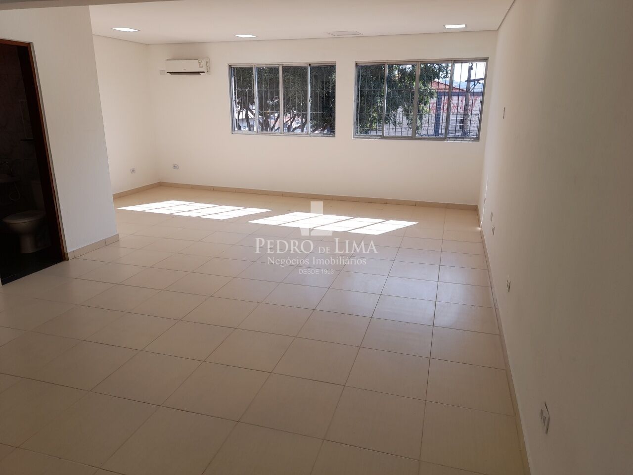 Sala Comercial na Av. São Miguel , Vila Buenos Aires, com 50 m².