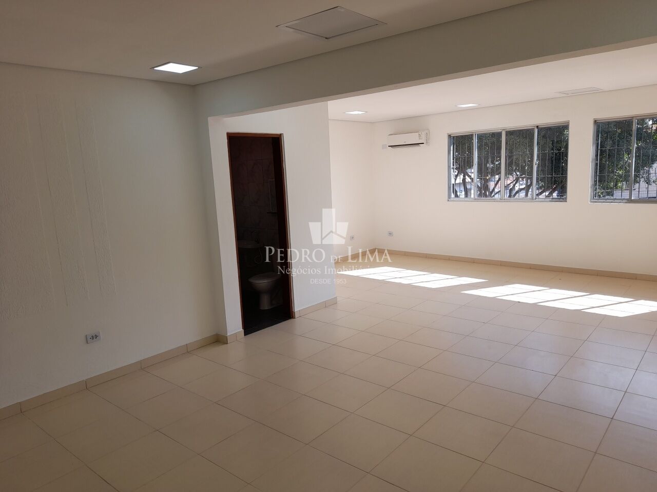 Sala Comercial na Av. São Miguel , Vila Buenos Aires, com 50 m².